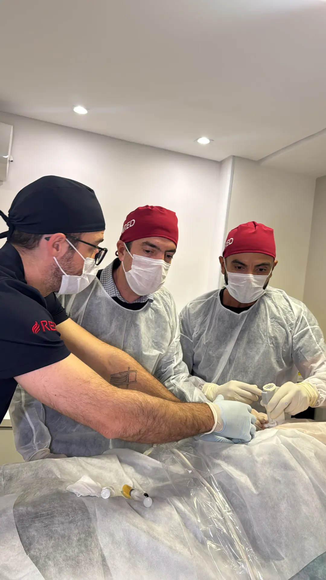 Médicos durante prática supervisionada da RED Class